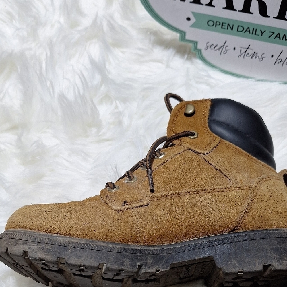 Brahma Tan and Black Boots - Picture 7 of 12